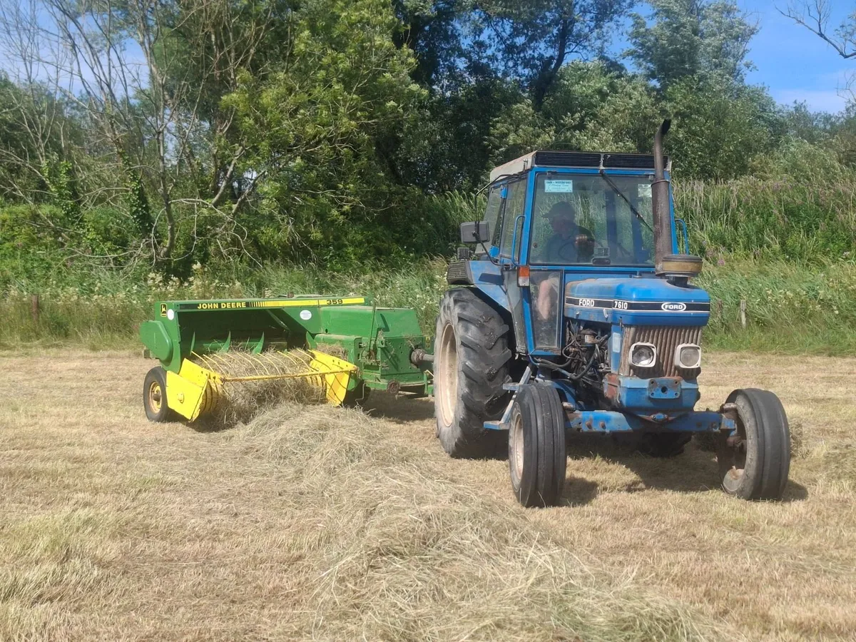 John Deere 359 Sq. Baler - Image 2