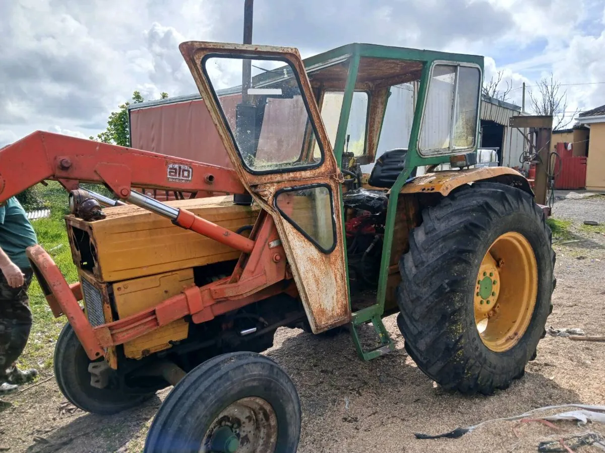 Universal 445 tractor - Image 3