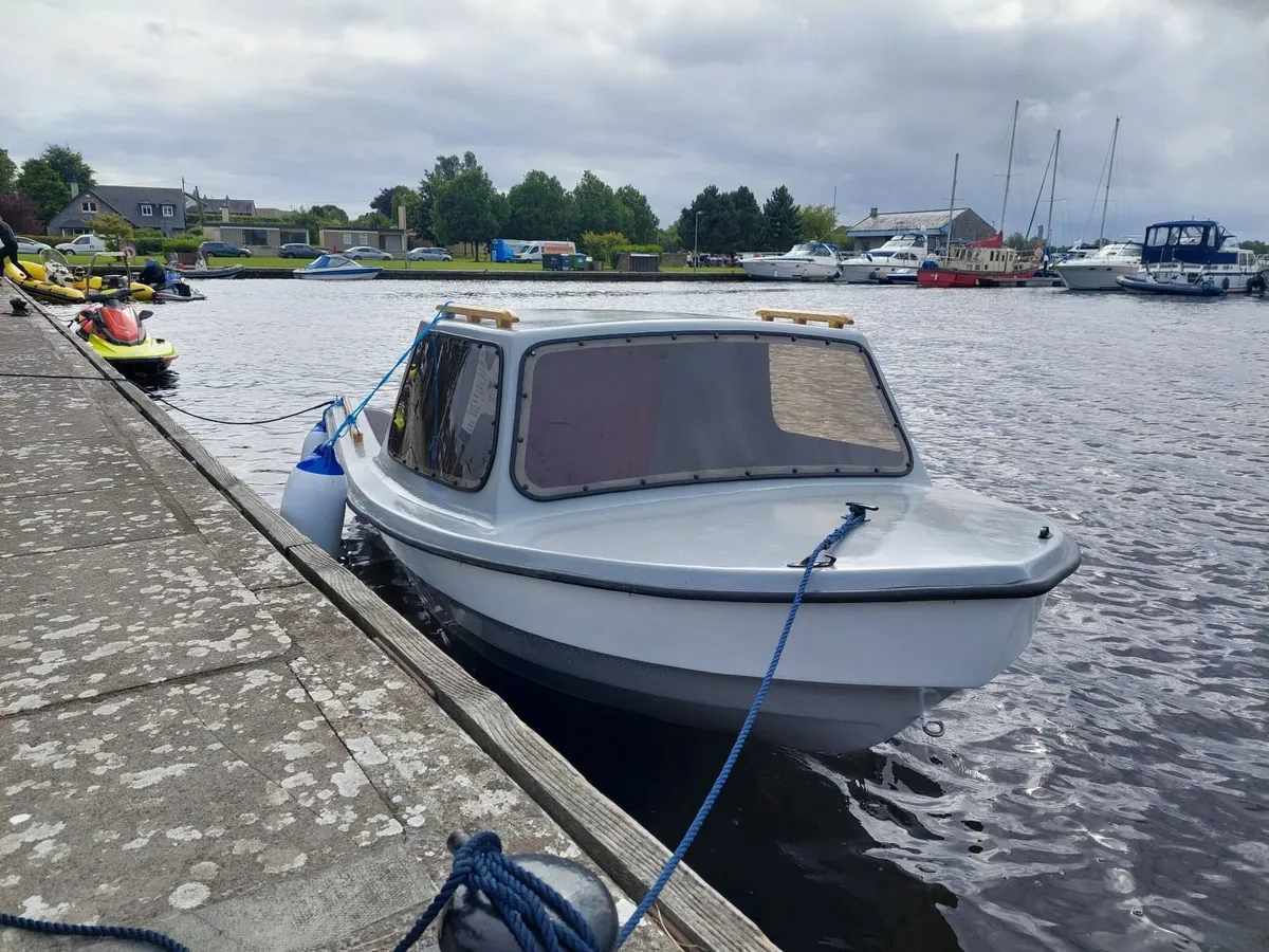 Fishing boat - Image 1