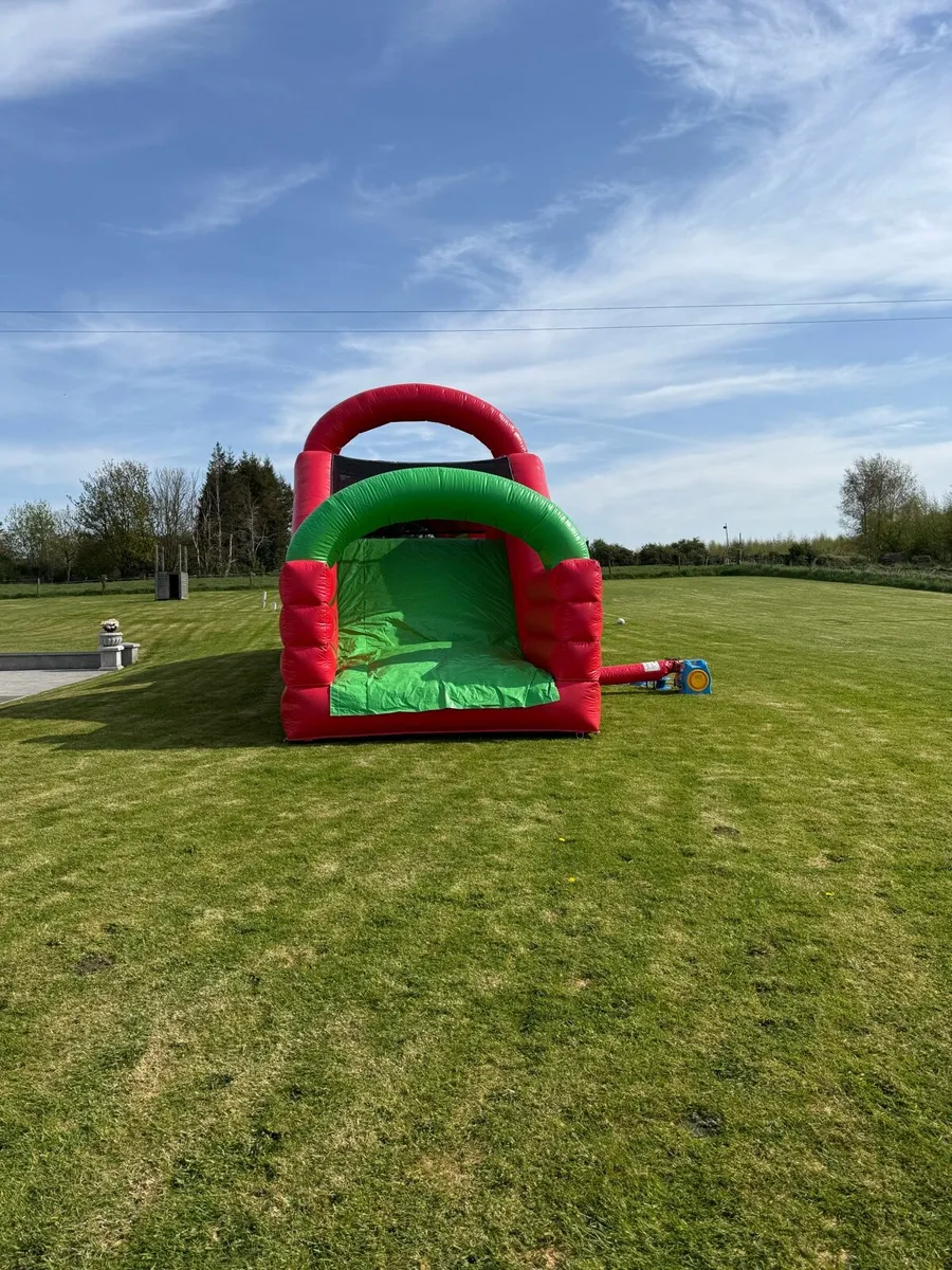 Bouncy castle - Image 3
