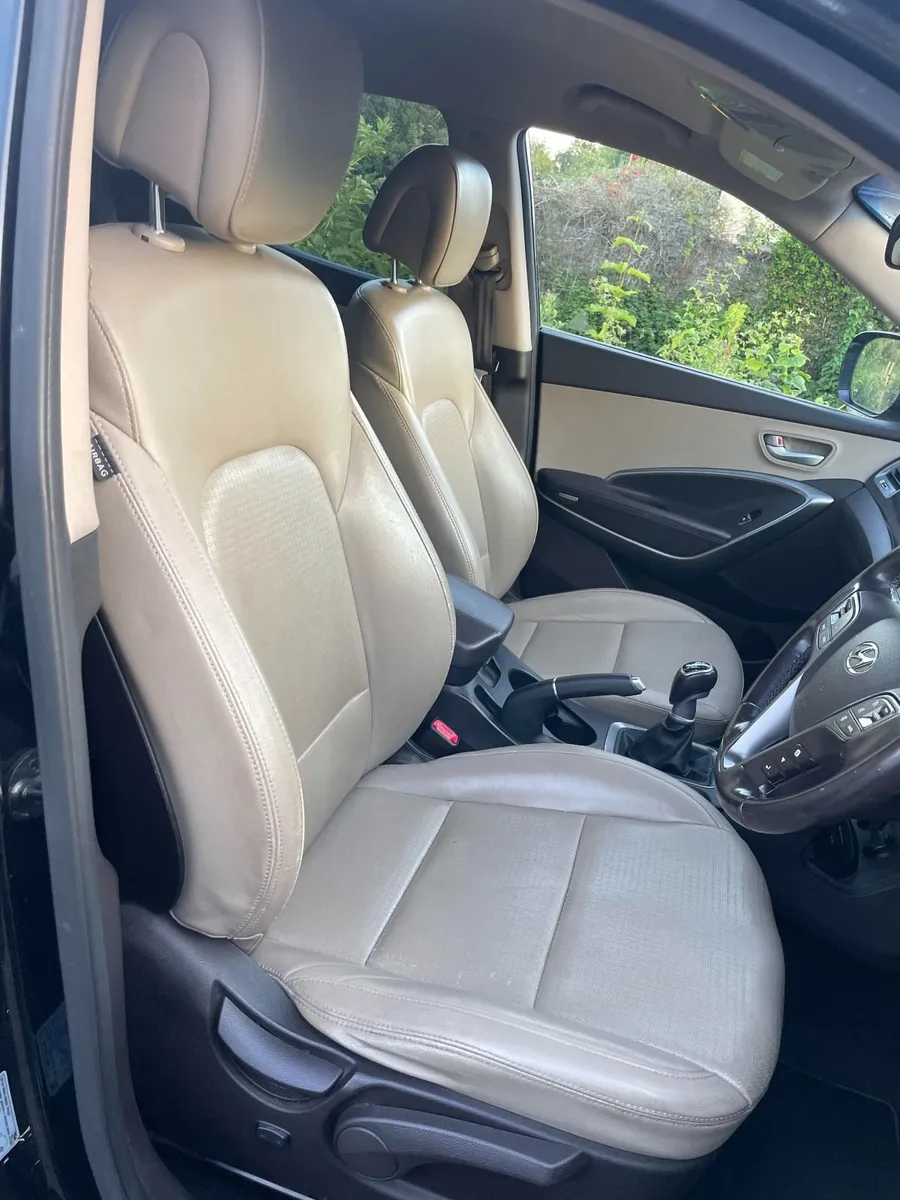 2013 Hyundai Santa Fe Seven Seater - Image 2