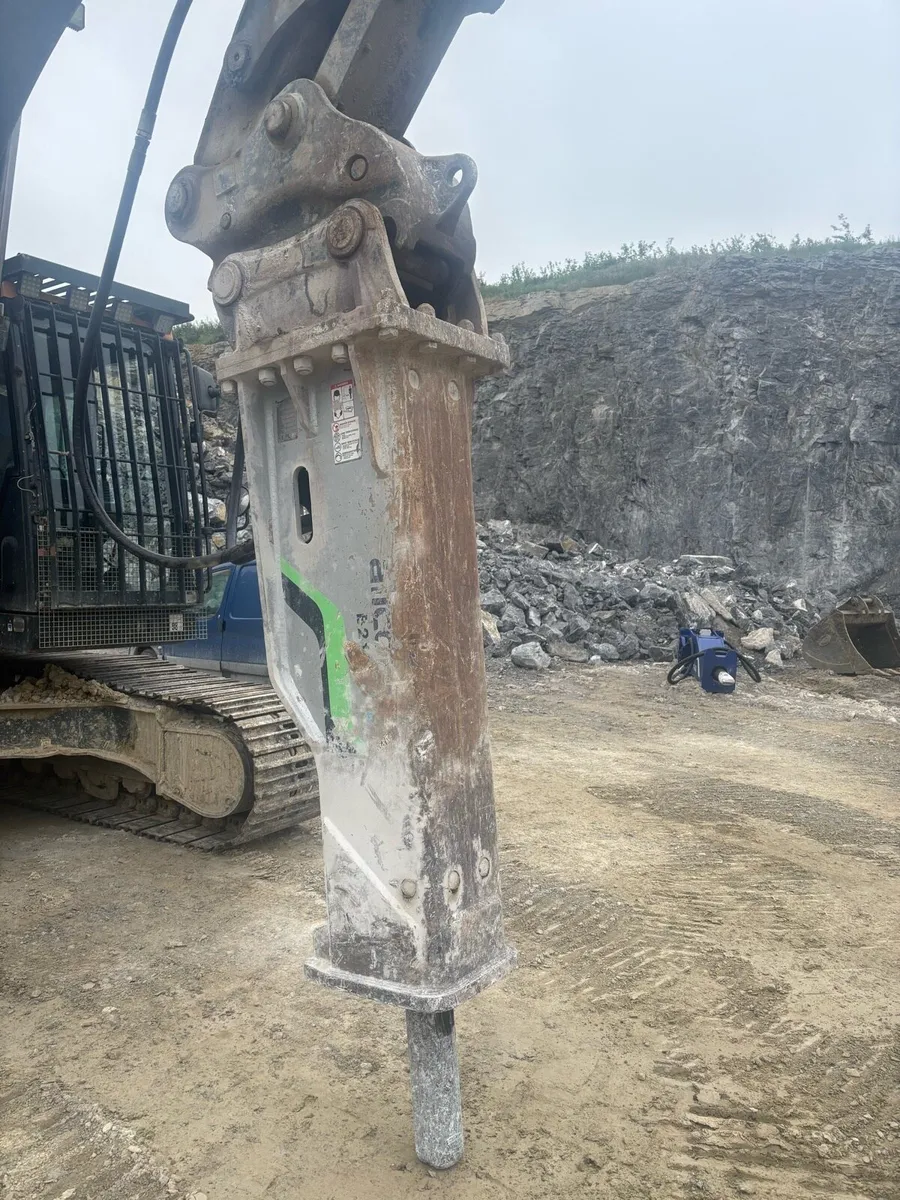 Rock breaker - Image 1