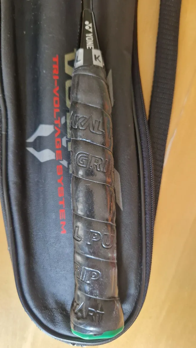 2 x Yonex Voltric 7 - Red Badminton Rackets - Image 3
