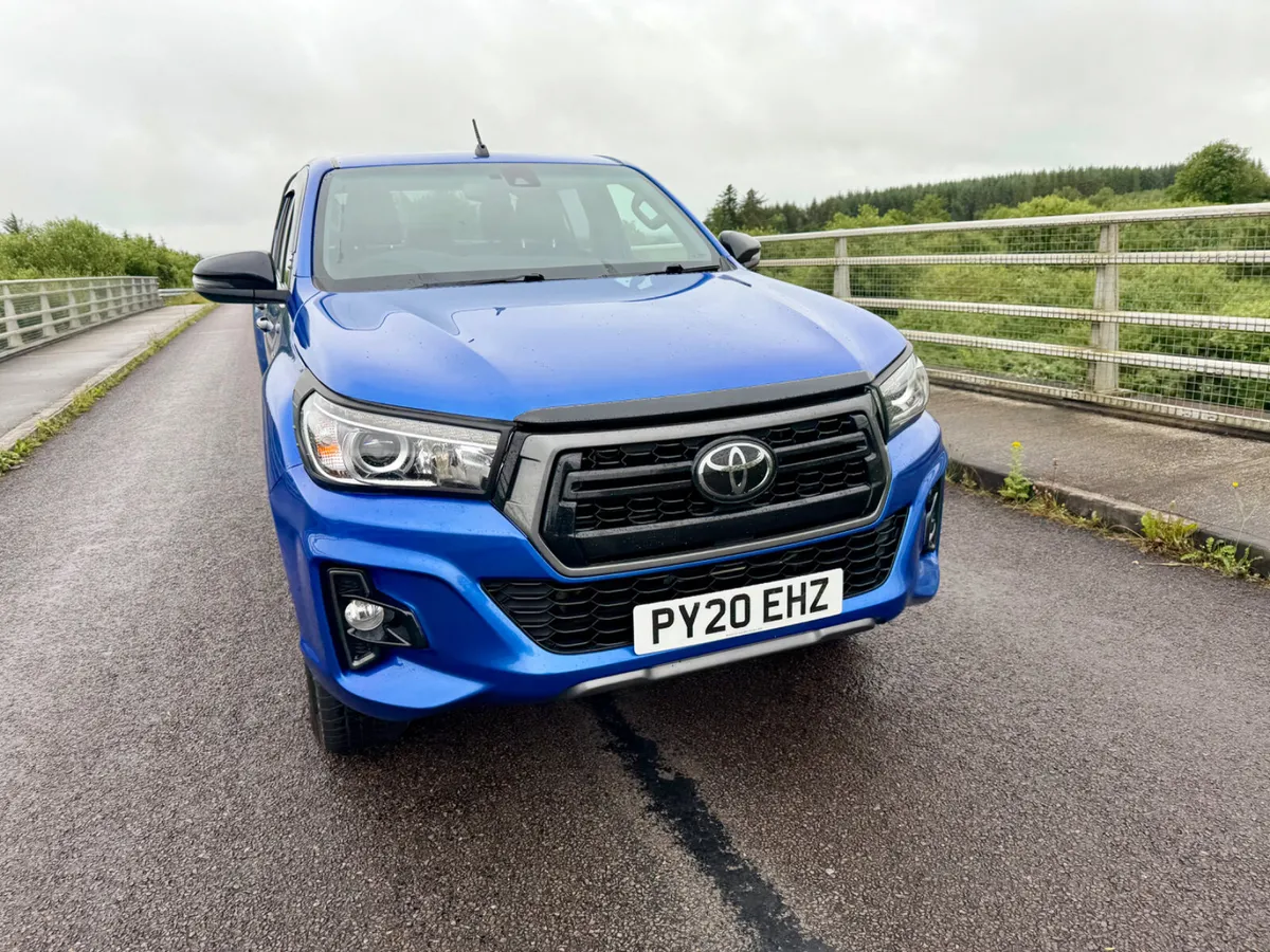 2020 Toyota Hilux Invincible X - Image 4