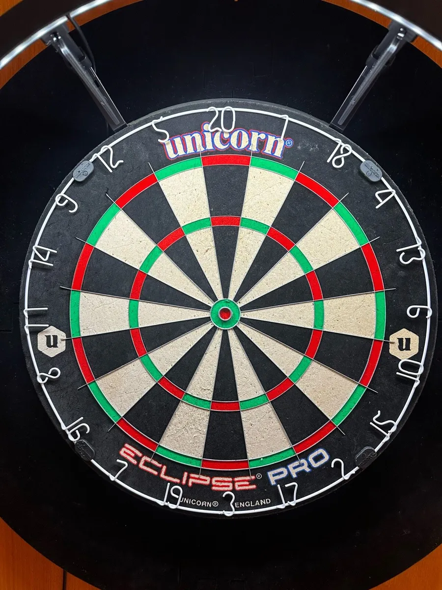 Unicorn Eclipse Pro Dartboard + Light & Surround - Image 2