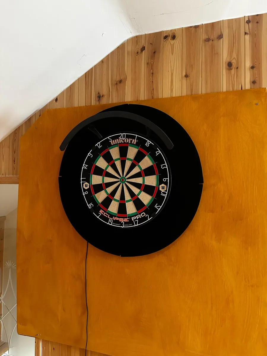 Unicorn Eclipse Pro Dartboard + Light & Surround - Image 3