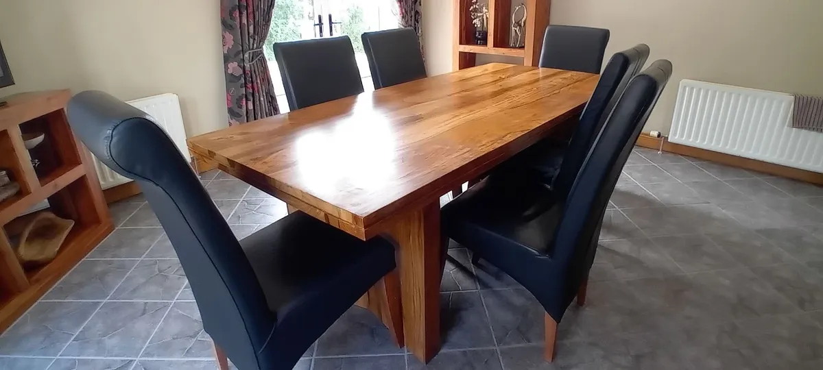 Dining table and chairs - Image 1