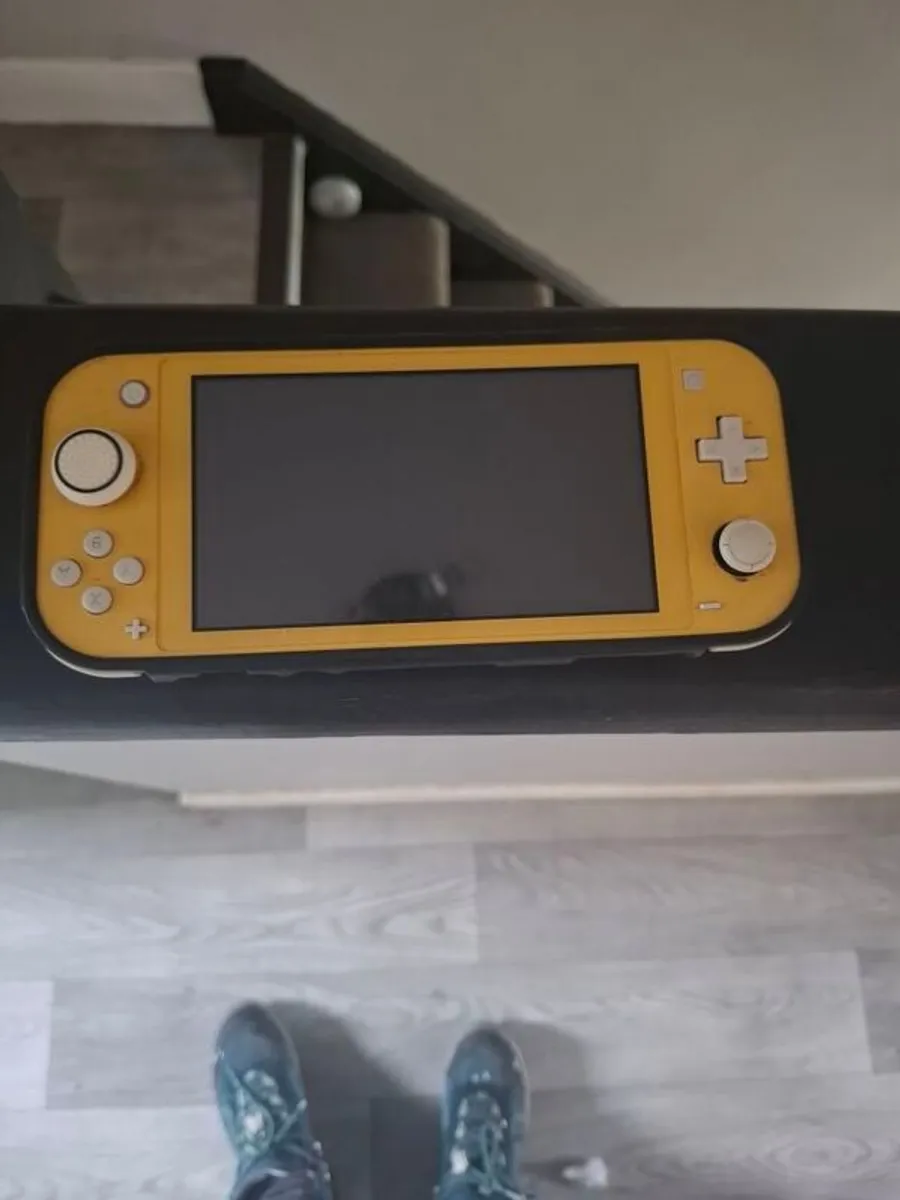 Nintendo switch Lite - Image 1