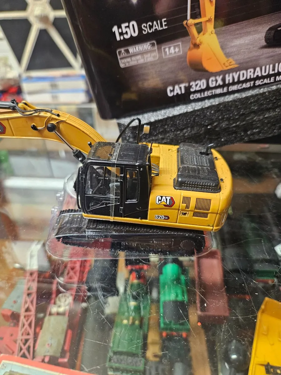 Corgi Diecast Master Caterpillar Excavator - Image 2