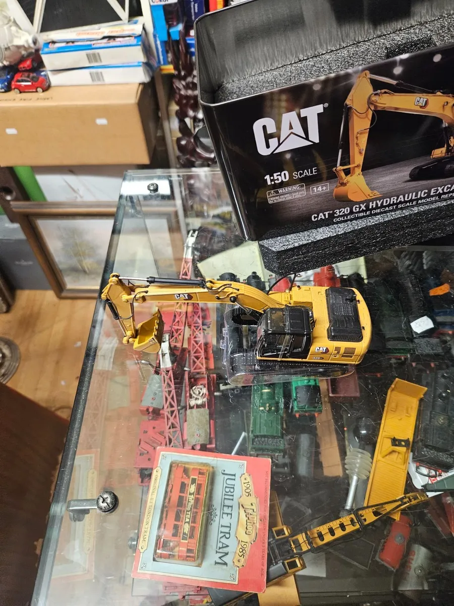 Corgi Diecast Master Caterpillar Excavator - Image 3