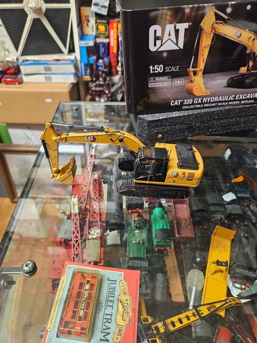 Corgi Diecast Master Caterpillar Excavator - Image 4