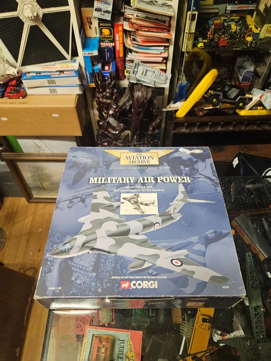 Corgi Royal Airforce Victor Refuelling Tanker - Image 2