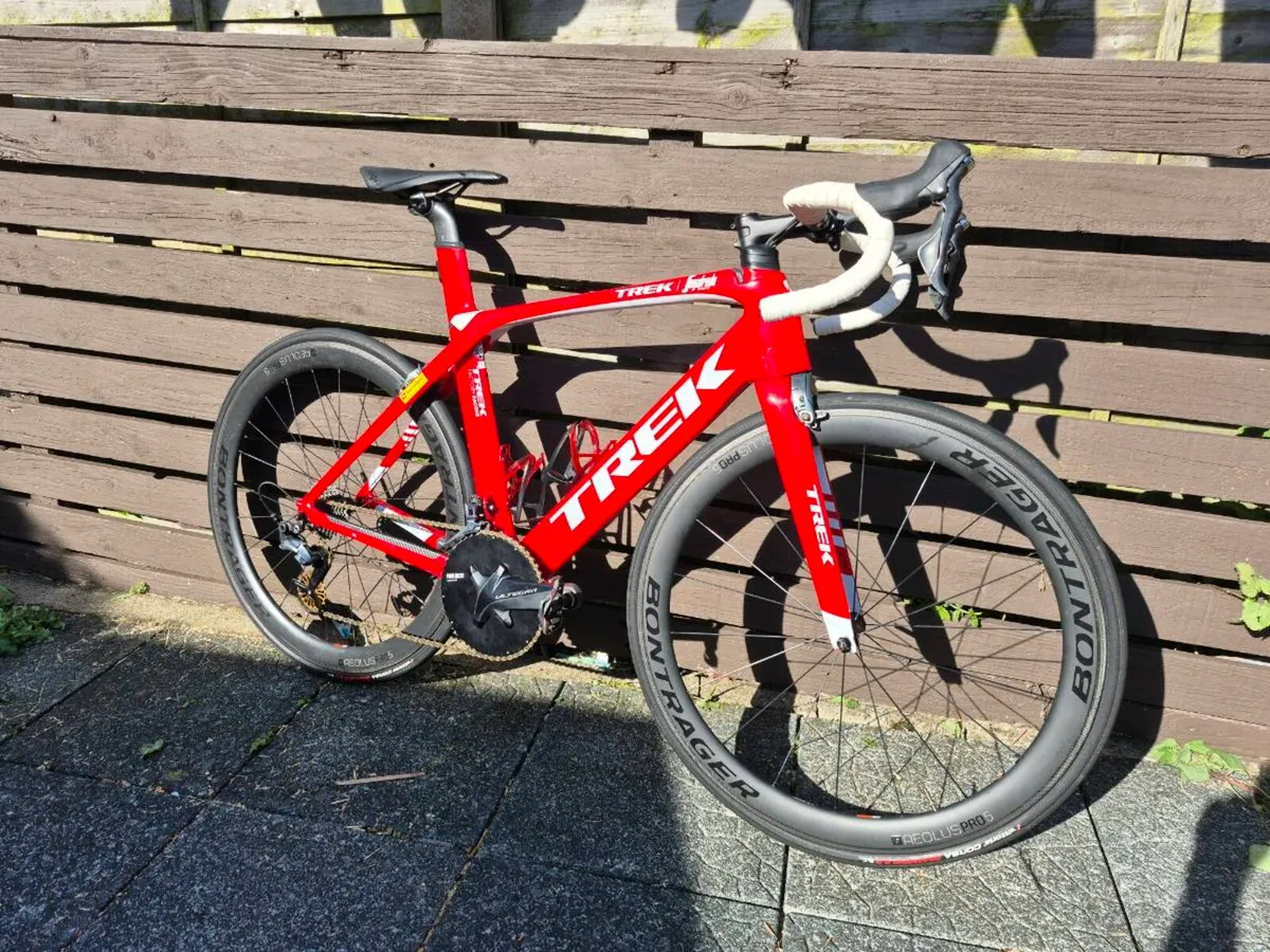 Trek Madine SL6 rim brake 54cm road bike in red - Image 1