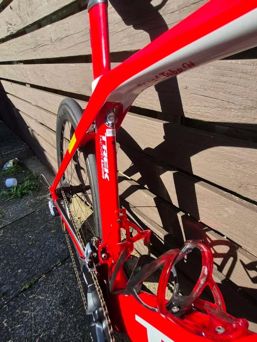 Trek Madine SL6 rim brake 54cm road bike in red - Image 4