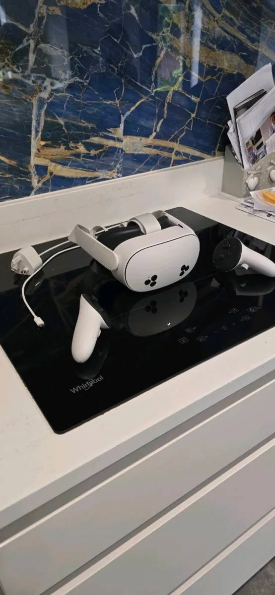 Meta Quest 3s VR - Image 2