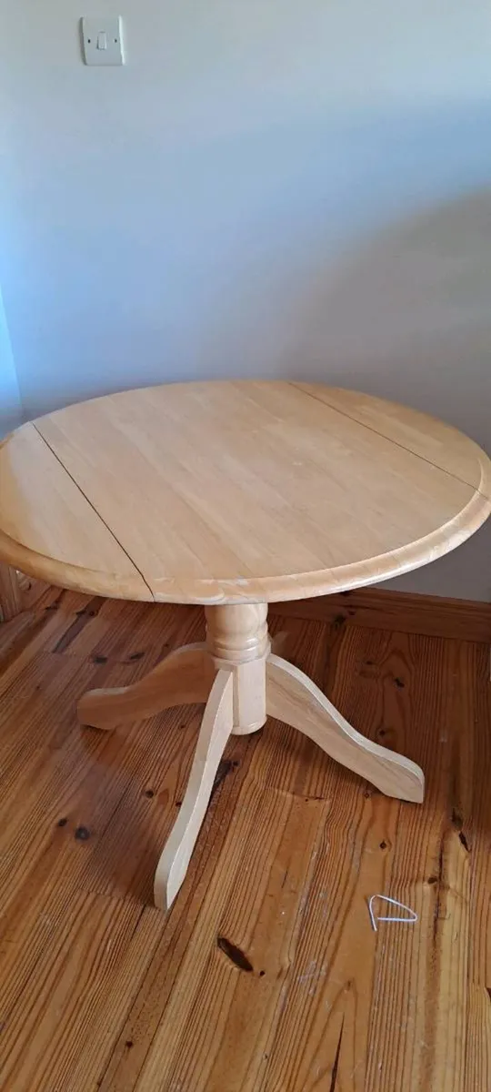 Kitchen round table - Image 1