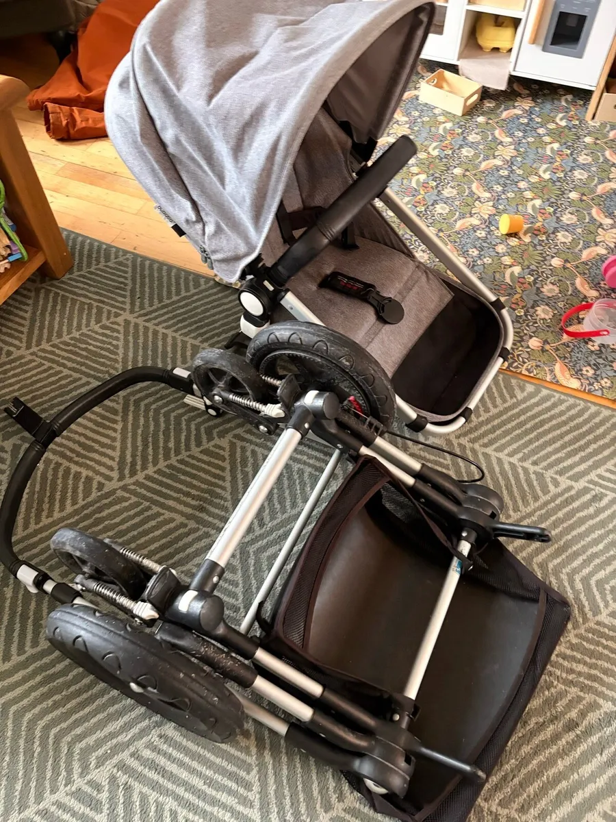 Bugaboo Cameleon and BeSafe Car Seat with Isofix - Image 2