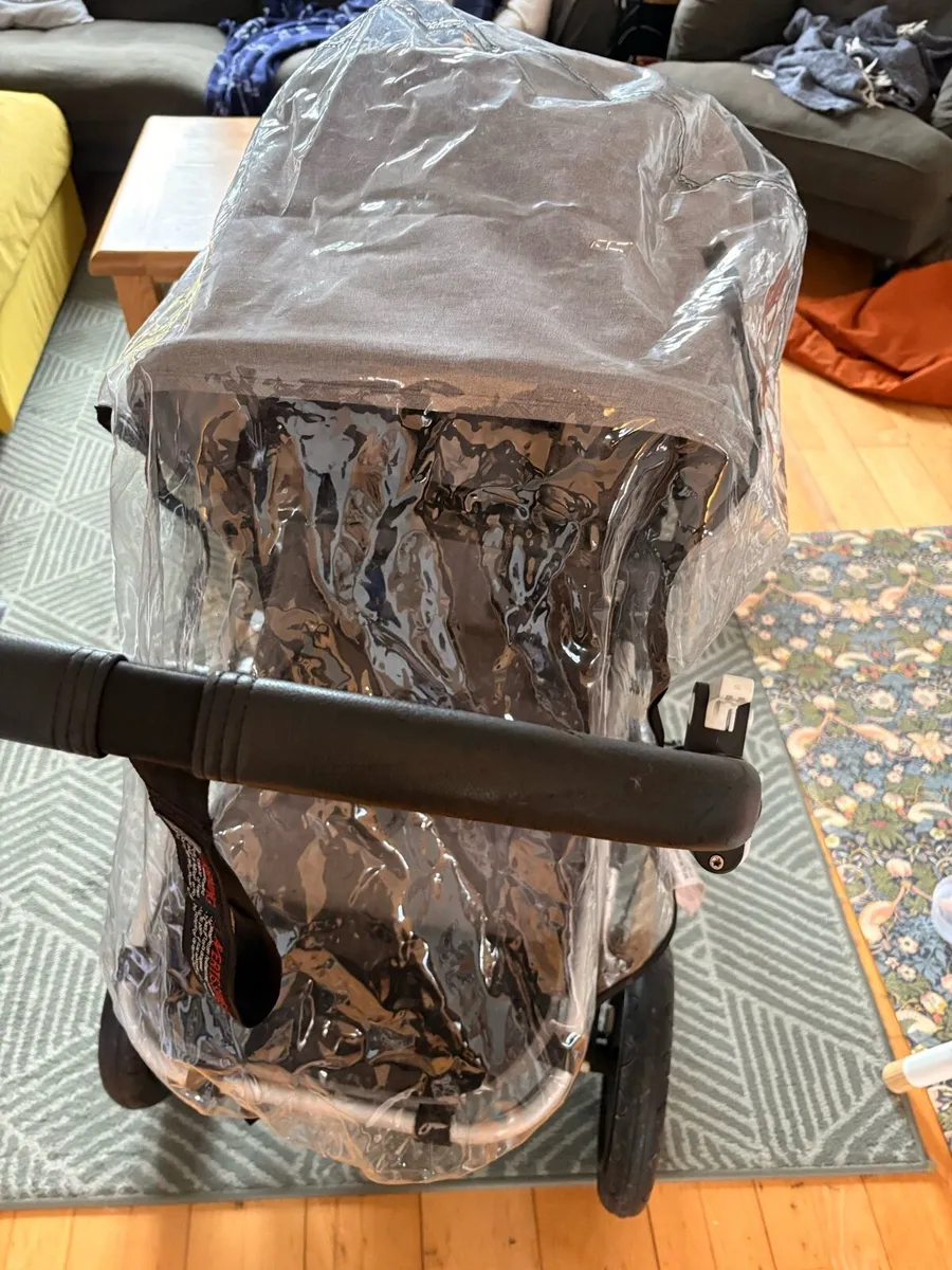 Bugaboo Cameleon and BeSafe Car Seat with Isofix - Image 3