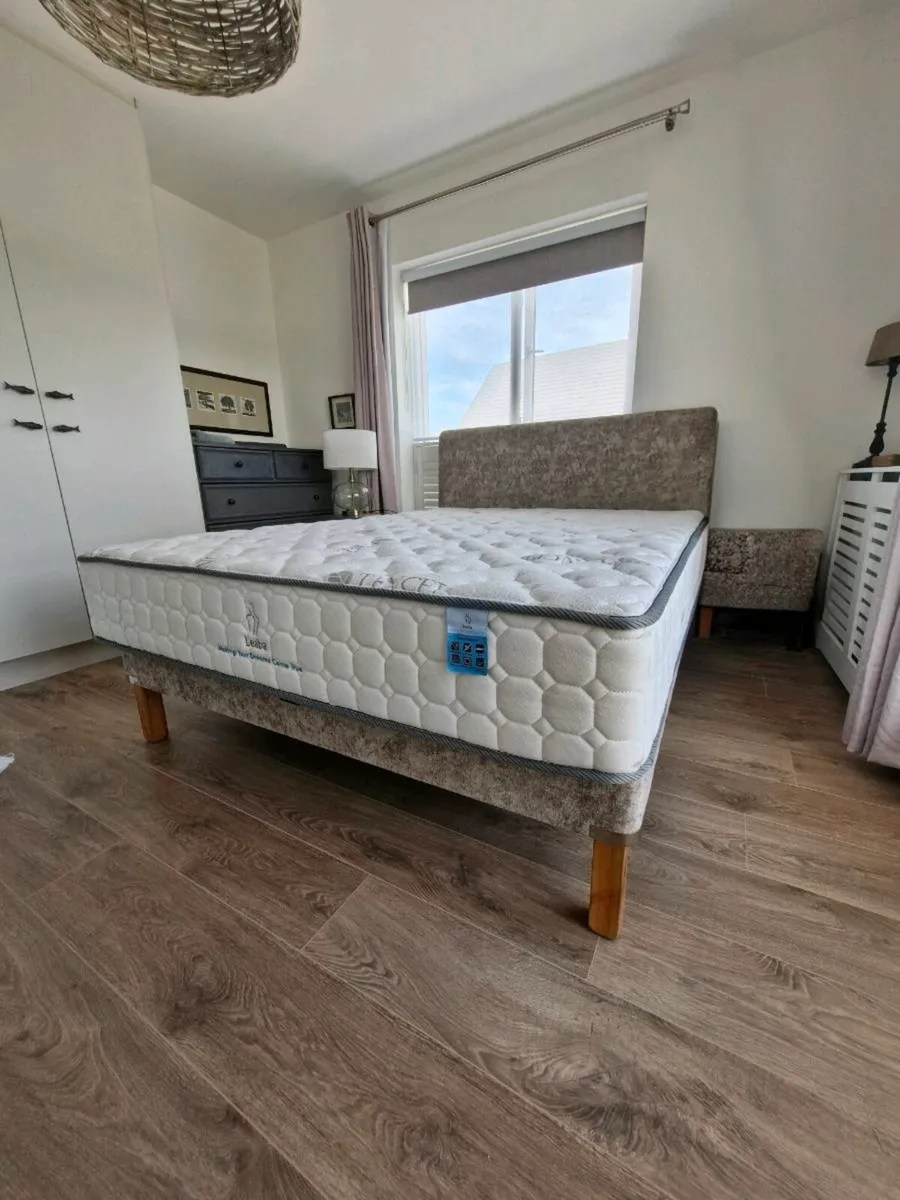 King size bed - Image 2