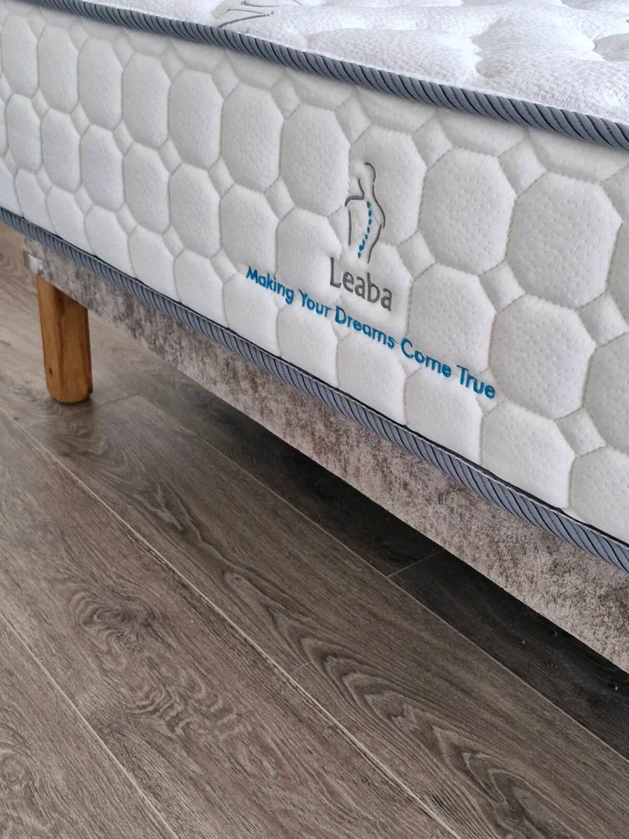 King size bed - Image 3