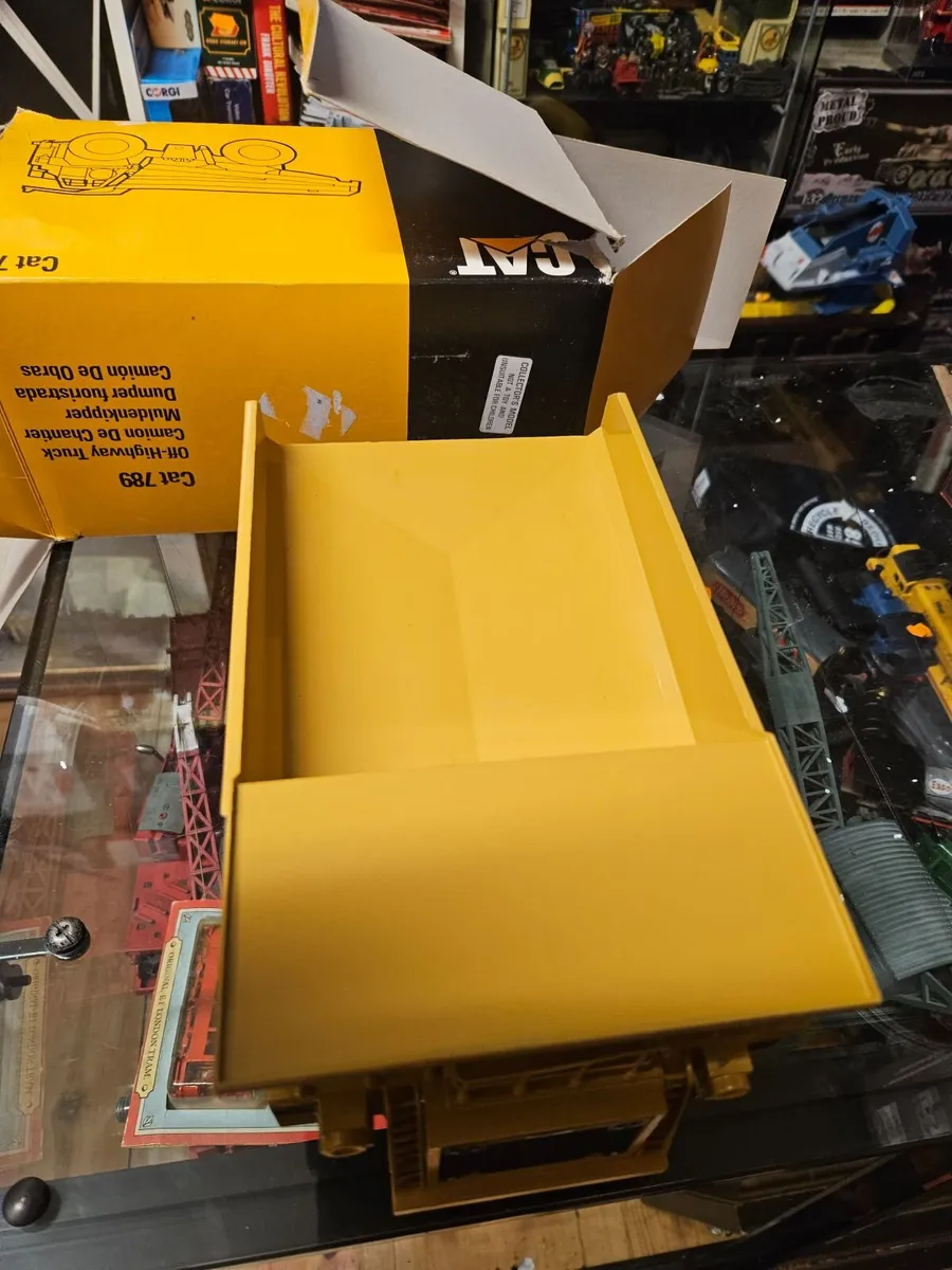 Corgi Conrad Caterpillar Dumper Truck - Image 2