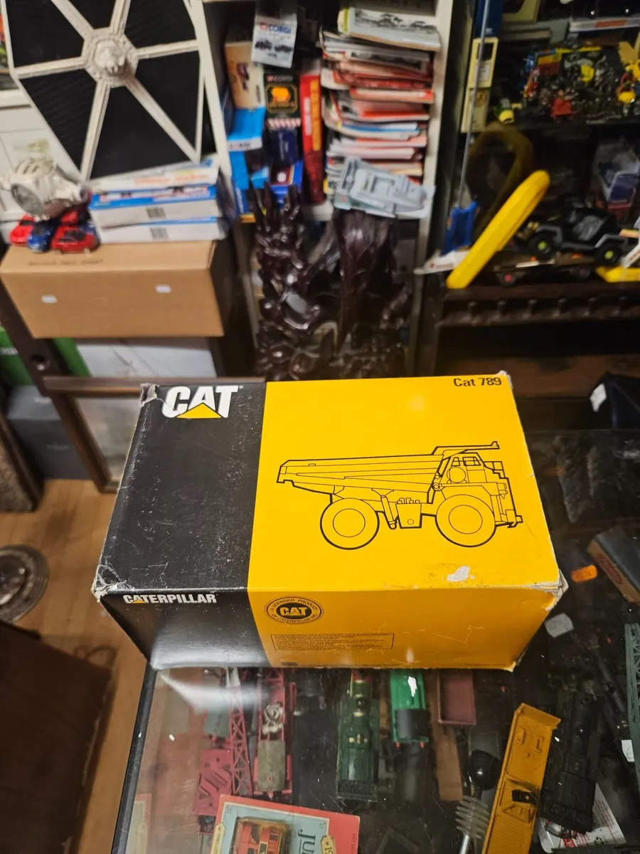 Corgi Conrad Caterpillar Dumper Truck - Image 3