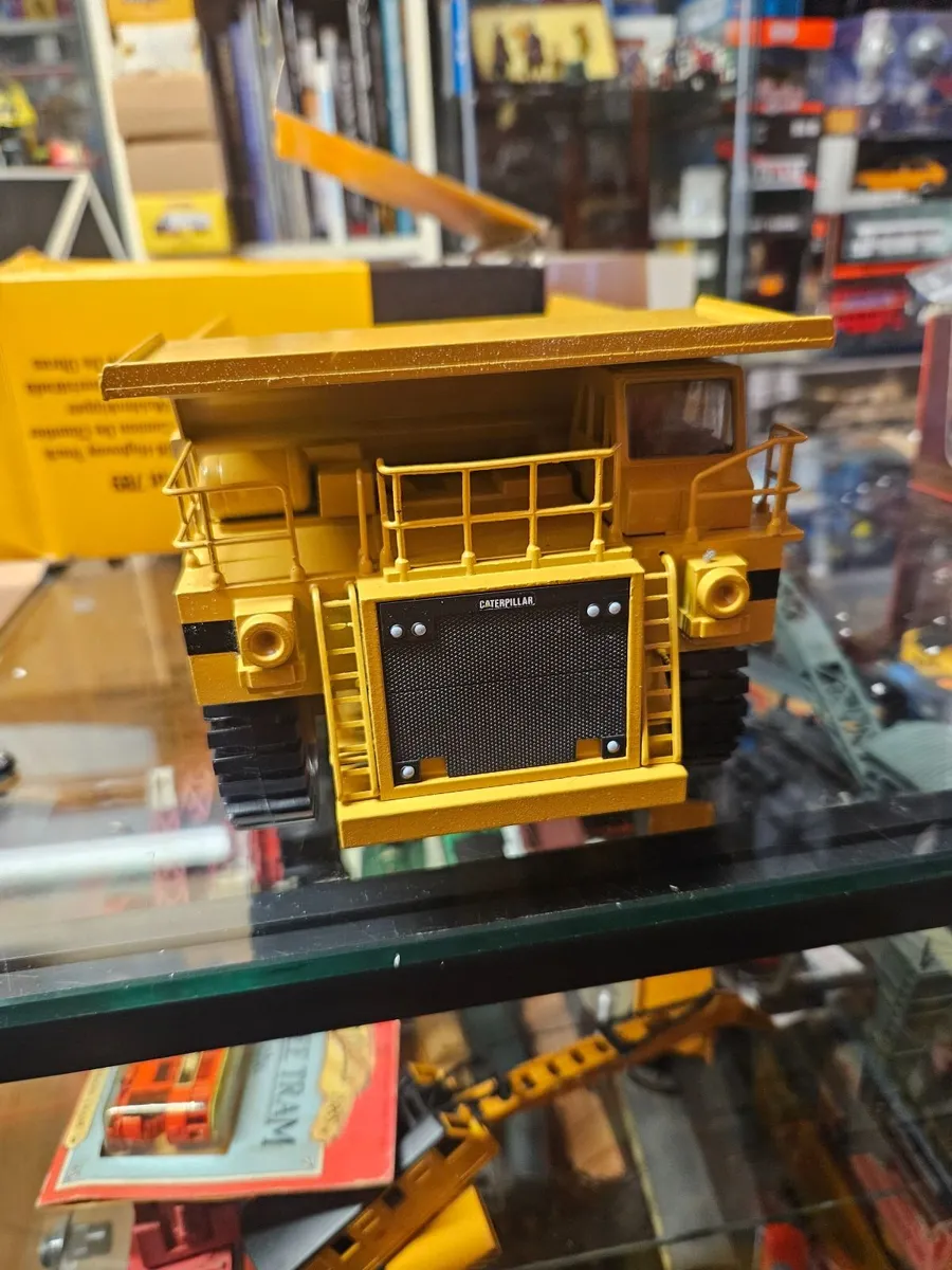 Corgi Conrad Caterpillar Dumper Truck - Image 4