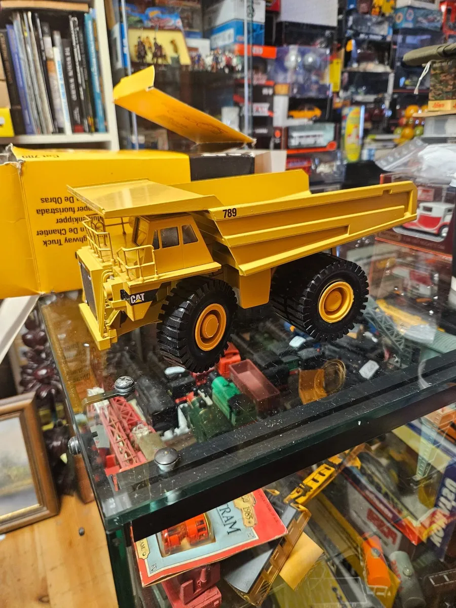 Corgi Conrad Caterpillar Dumper Truck - Image 1