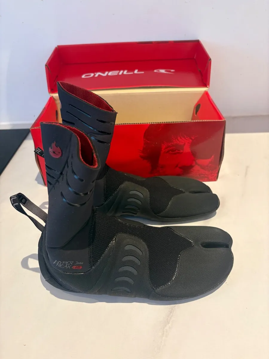 Wetsuit / surf boots - Image 1