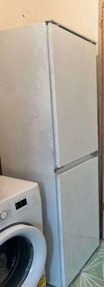 Zanussi integrated fridge - Image 1