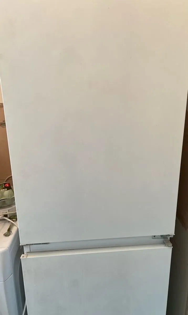 Zanussi integrated fridge - Image 3