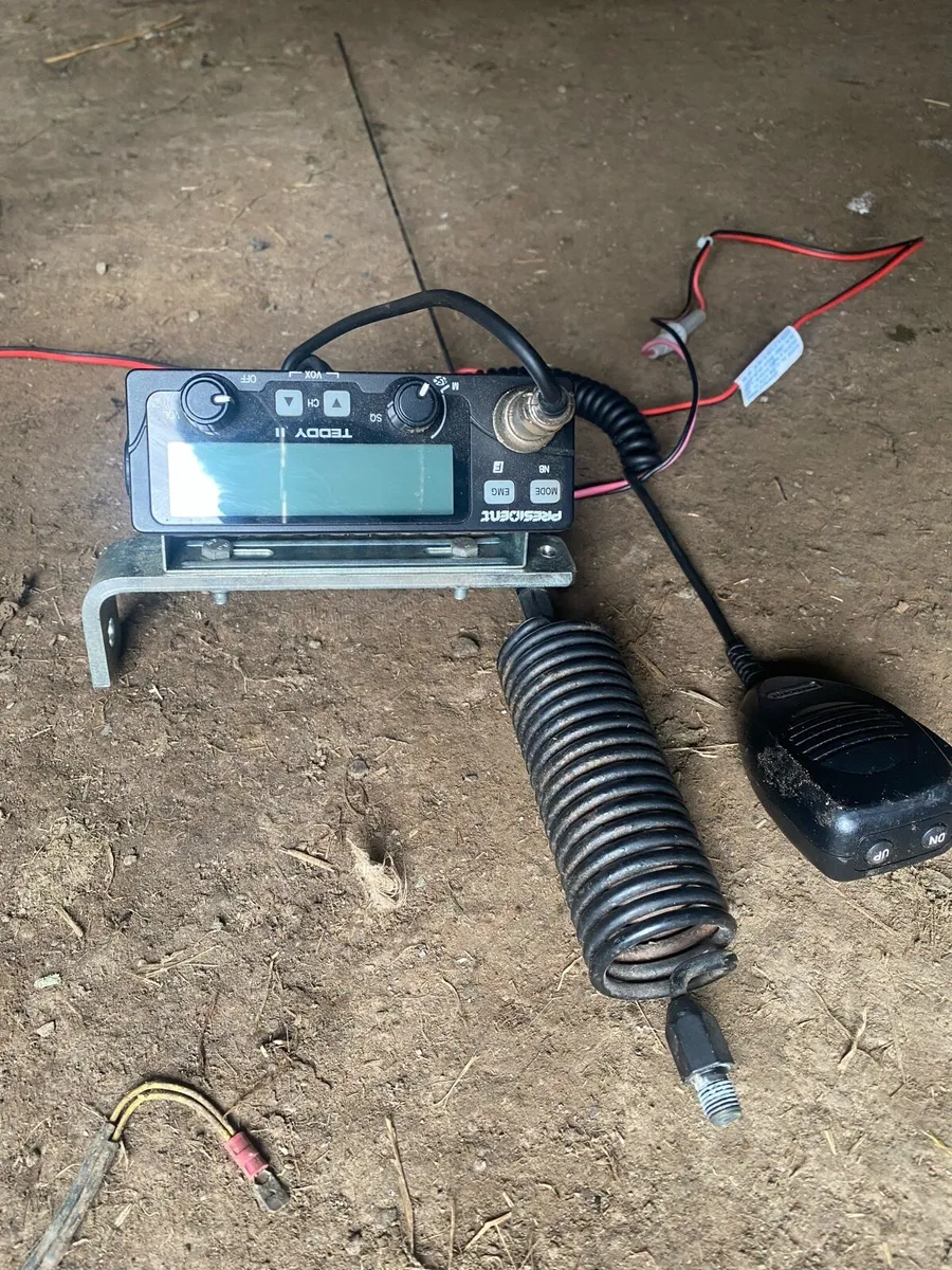 5 Cb radios - Image 4