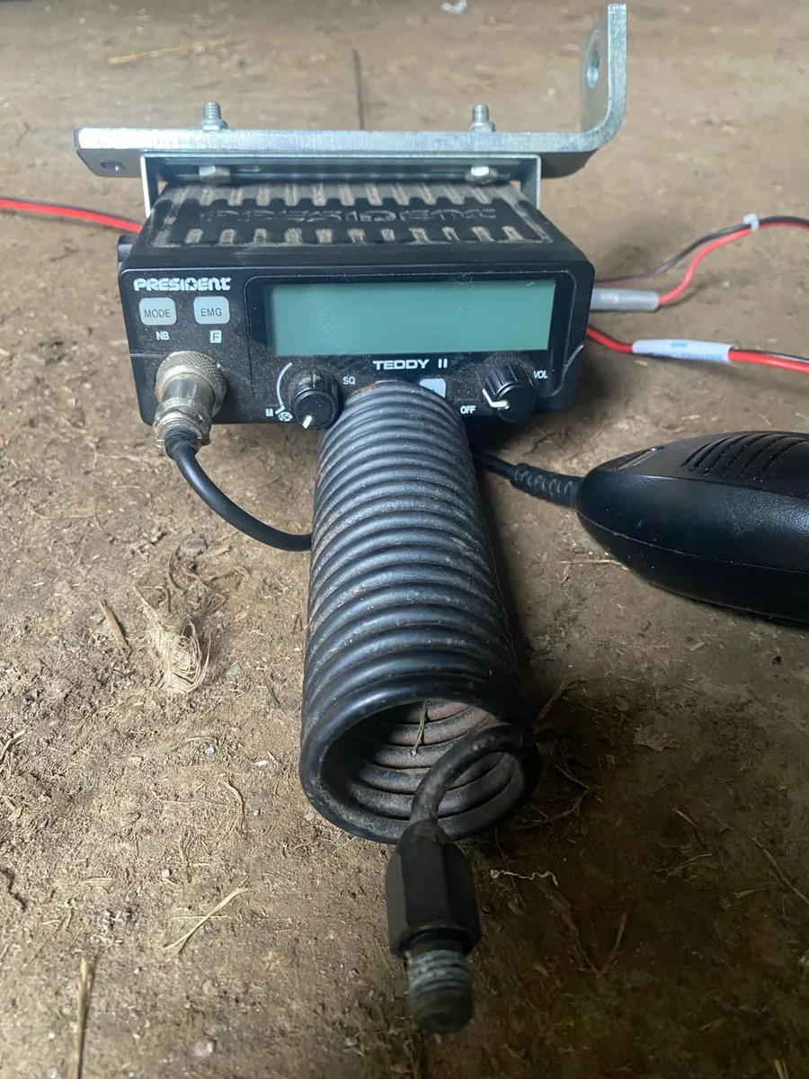 5 Cb radios - Image 3