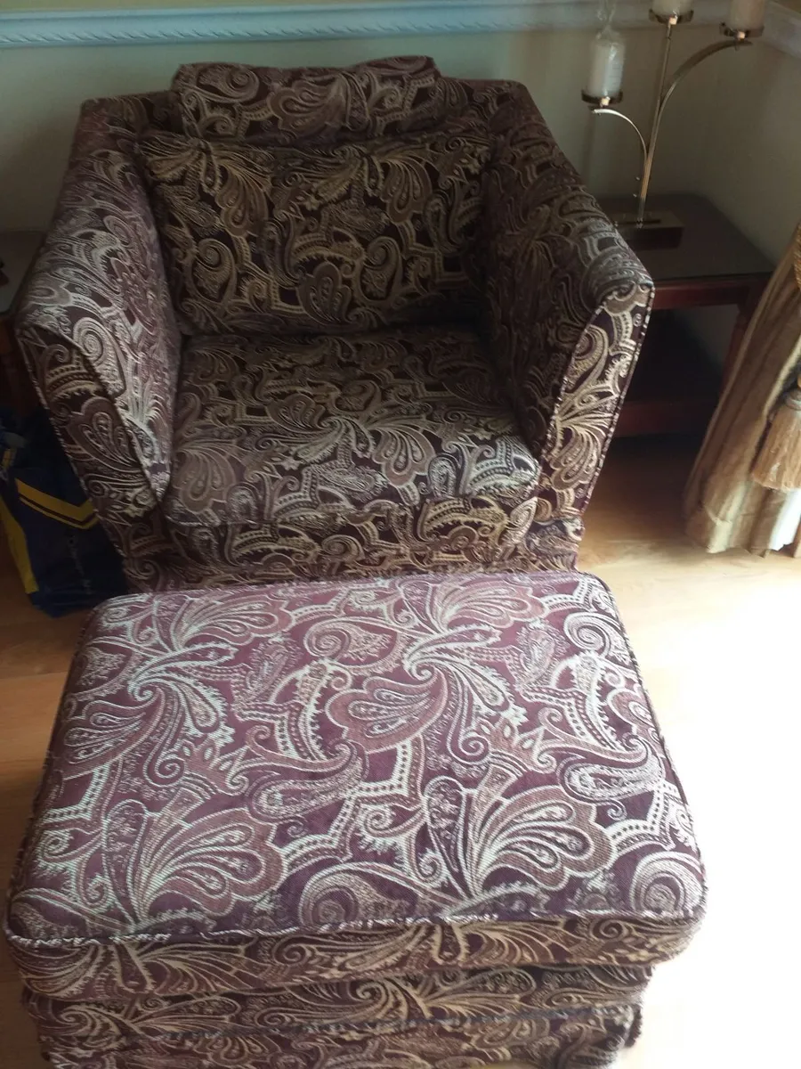 3 2 1 and ottoman - Image 1
