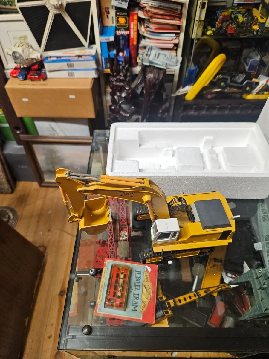 Corgi Conrad Liebherr Excavator - Image 3