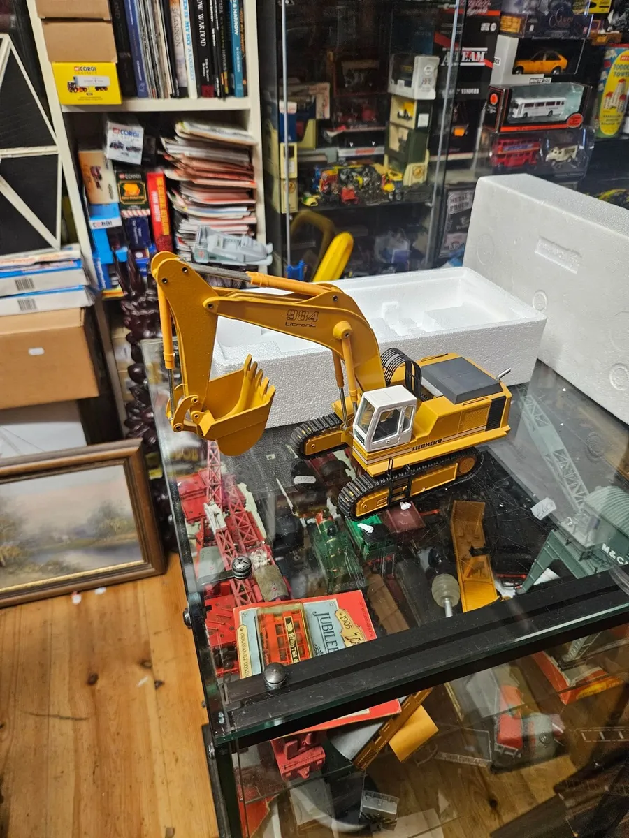 Corgi Conrad Liebherr Excavator - Image 2