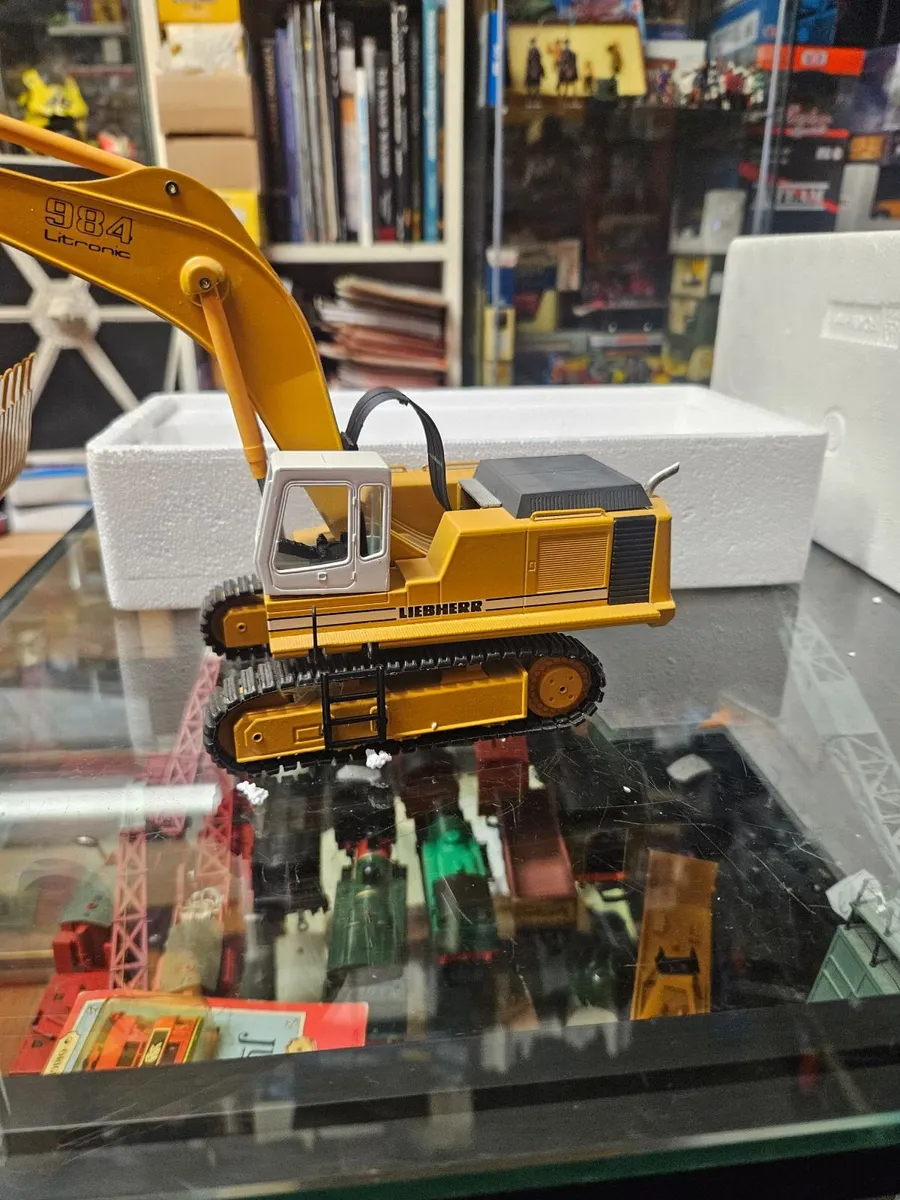 Corgi Conrad Liebherr Excavator - Image 4