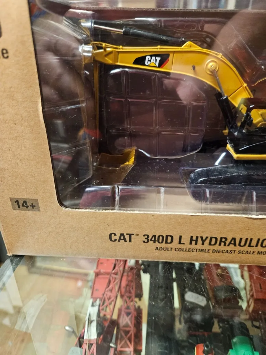 Corgi Diecast Master Caterpillar Excavator - Image 2