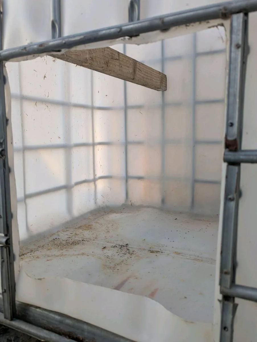 IBC tank- Poultry/Pig/Calf/Goat/Dog Houses - Image 3