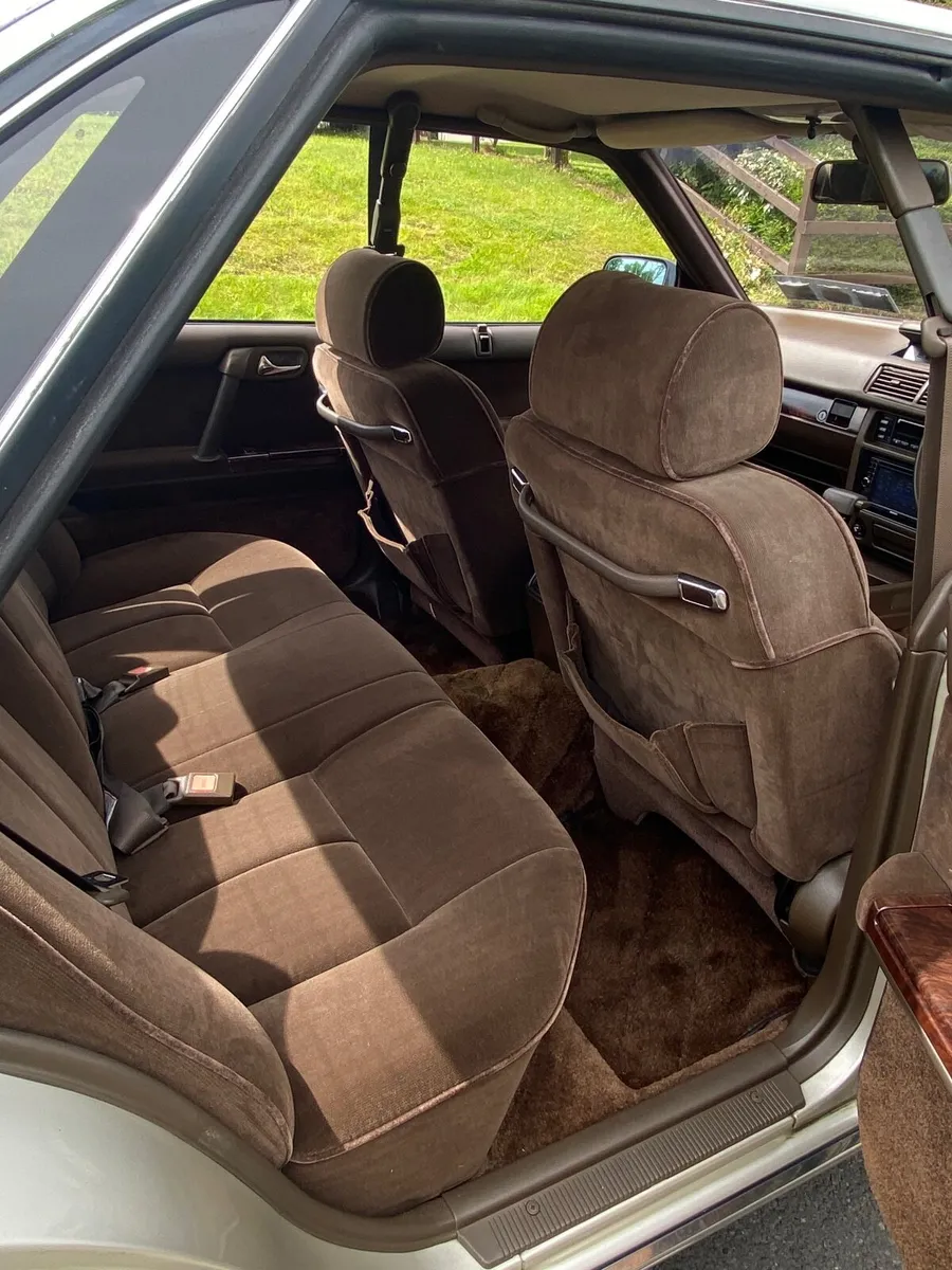 Nissan Cedric 1990 - Image 2