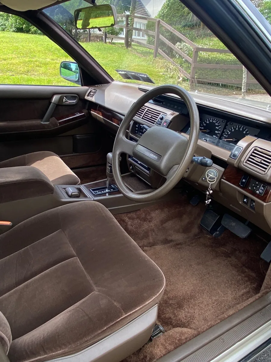 Nissan Cedric 1990 - Image 3