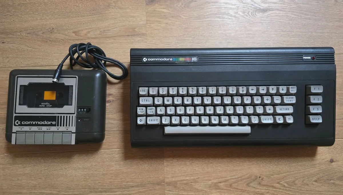 Commodore 16 - Image 2