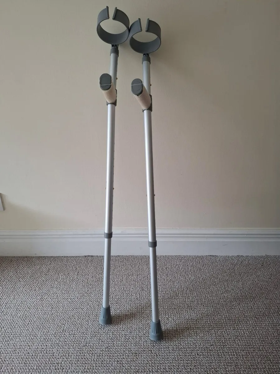 Pair of Adjustable Crutches – Excellent Condition - Image 3