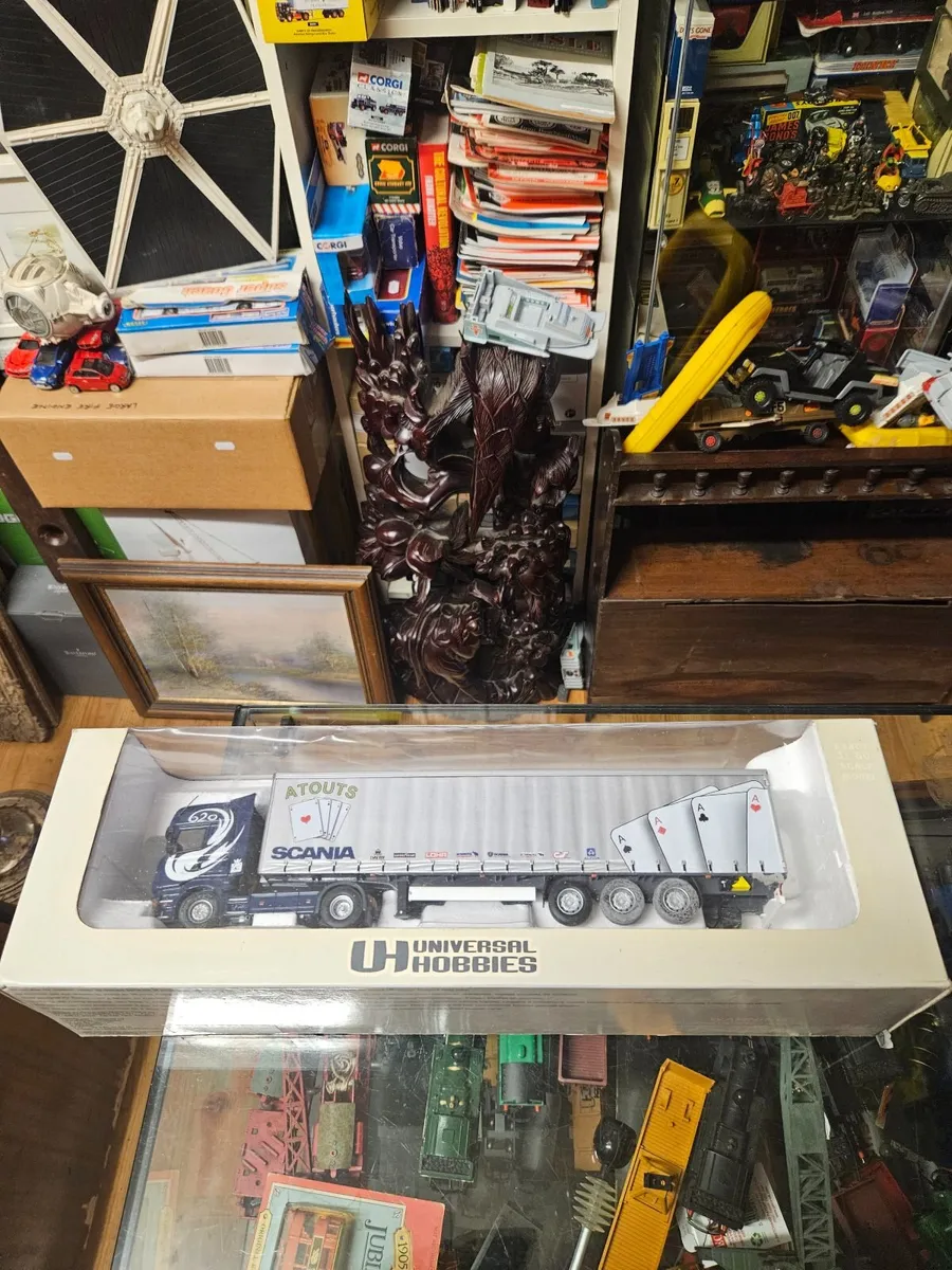 Corgi Scania Tractor Unit and Trailer - Image 1