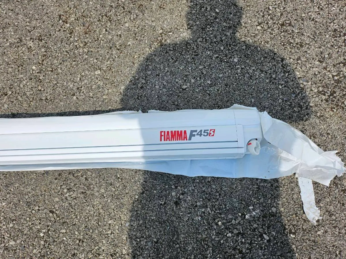 Fiamma F45s 300 Awing - Image 4