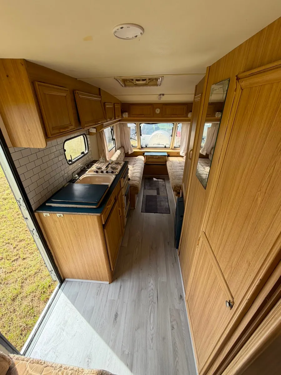 5 berth caravan - Image 2