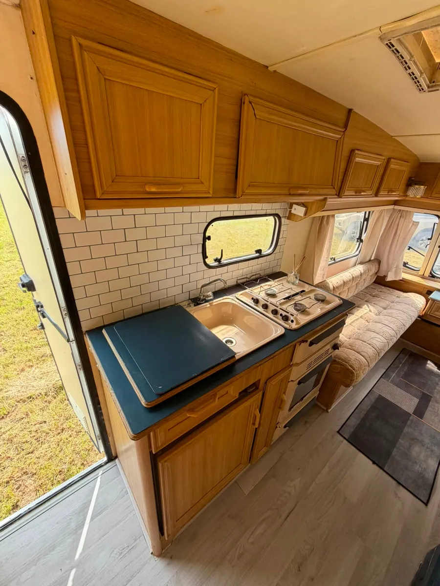 5 berth caravan - Image 3