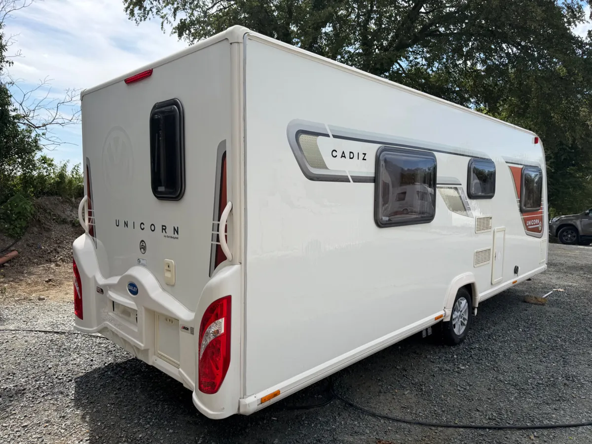 Bailey Unicorn Cadiz – 4 Berth fixed singles - Image 4