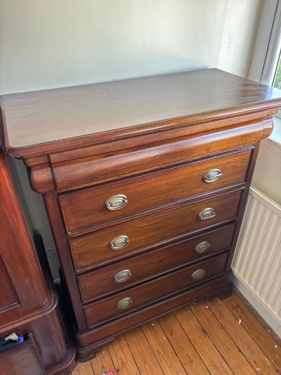 Vintage Mahogany chest of drawers