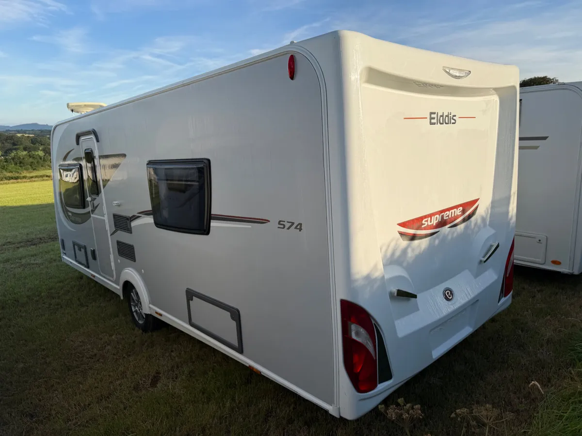 Elddis Supreme 574 – Twin Single Beds - Image 3